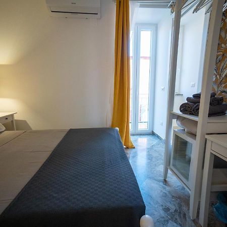 Le Stanze Di Cloe Hotel Naples Luaran gambar