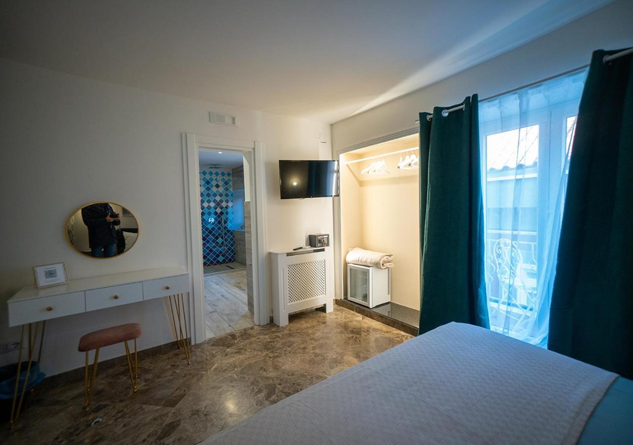 Le Stanze Di Cloe Hotel Naples Luaran gambar