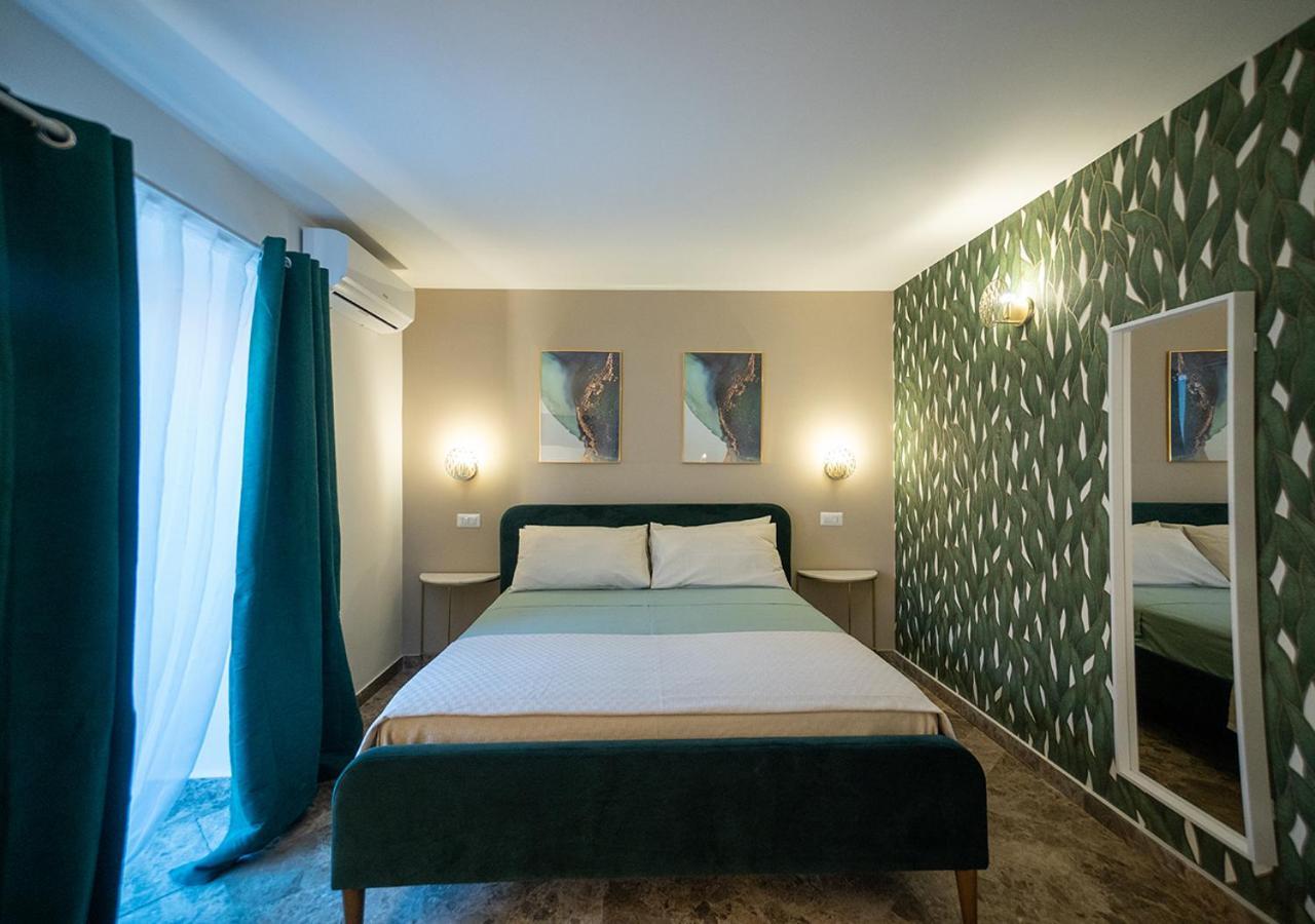Le Stanze Di Cloe Hotel Naples Luaran gambar